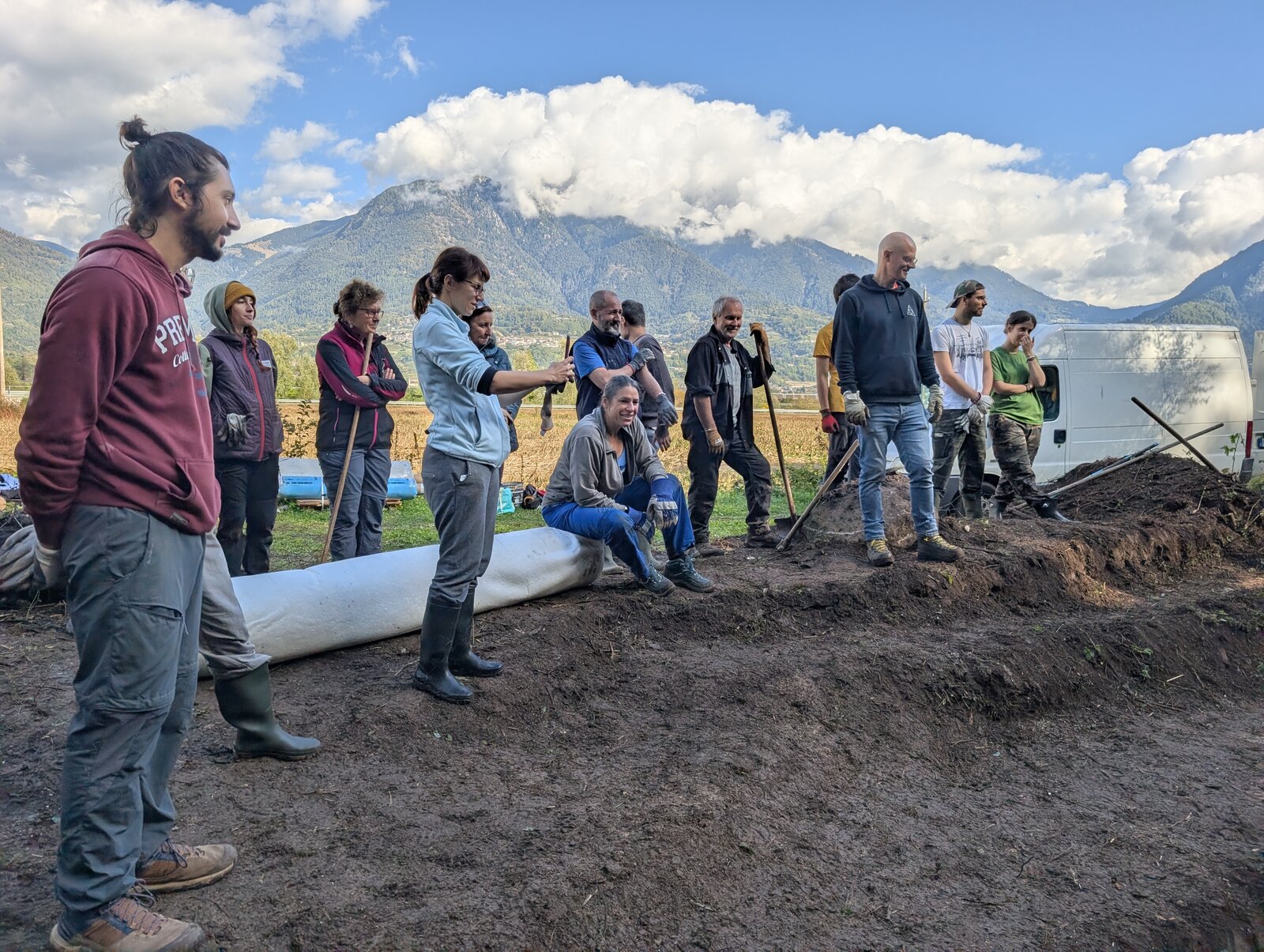 I volontari nel cantiere la mattina dell'11 ottobre